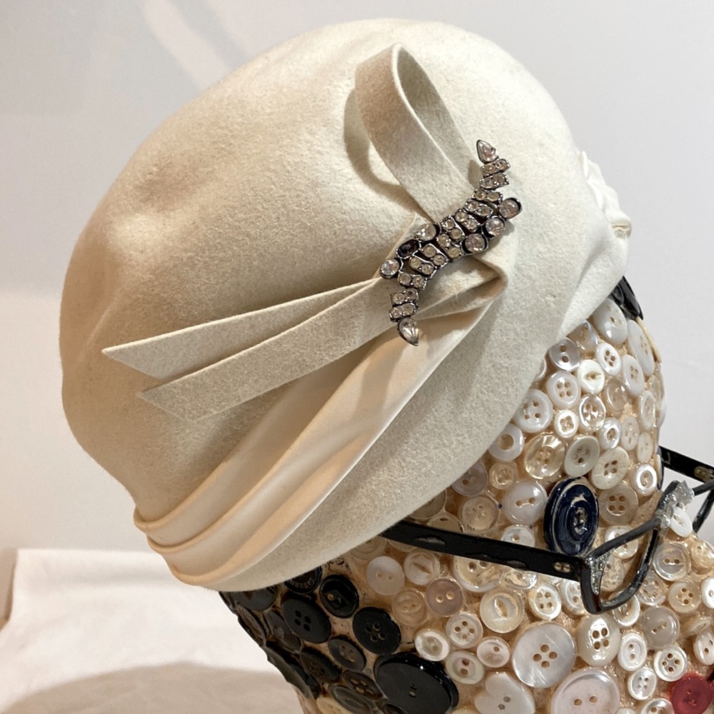 Vintage / Retro Valerie Modes 1950s - 1960s Fur Felt Cream Hat